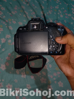 Canon 700D DSLR with Kit Lens